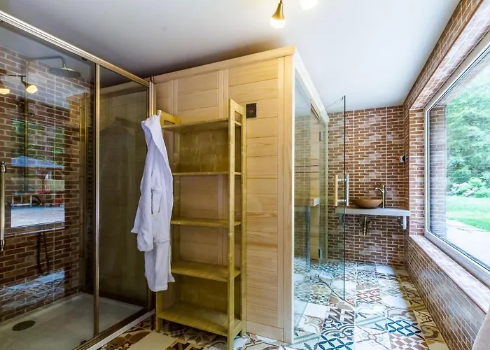 Kokorin Forest فندق Konradov